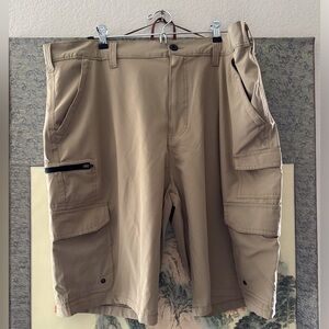 NWOT Iron Co Men’s beige shorts. Size 40